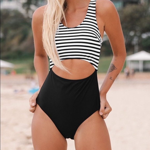 CUPSHE Black and White Stripe Cut Out One-Piece Swimsuit Small - Picture 1 of 10